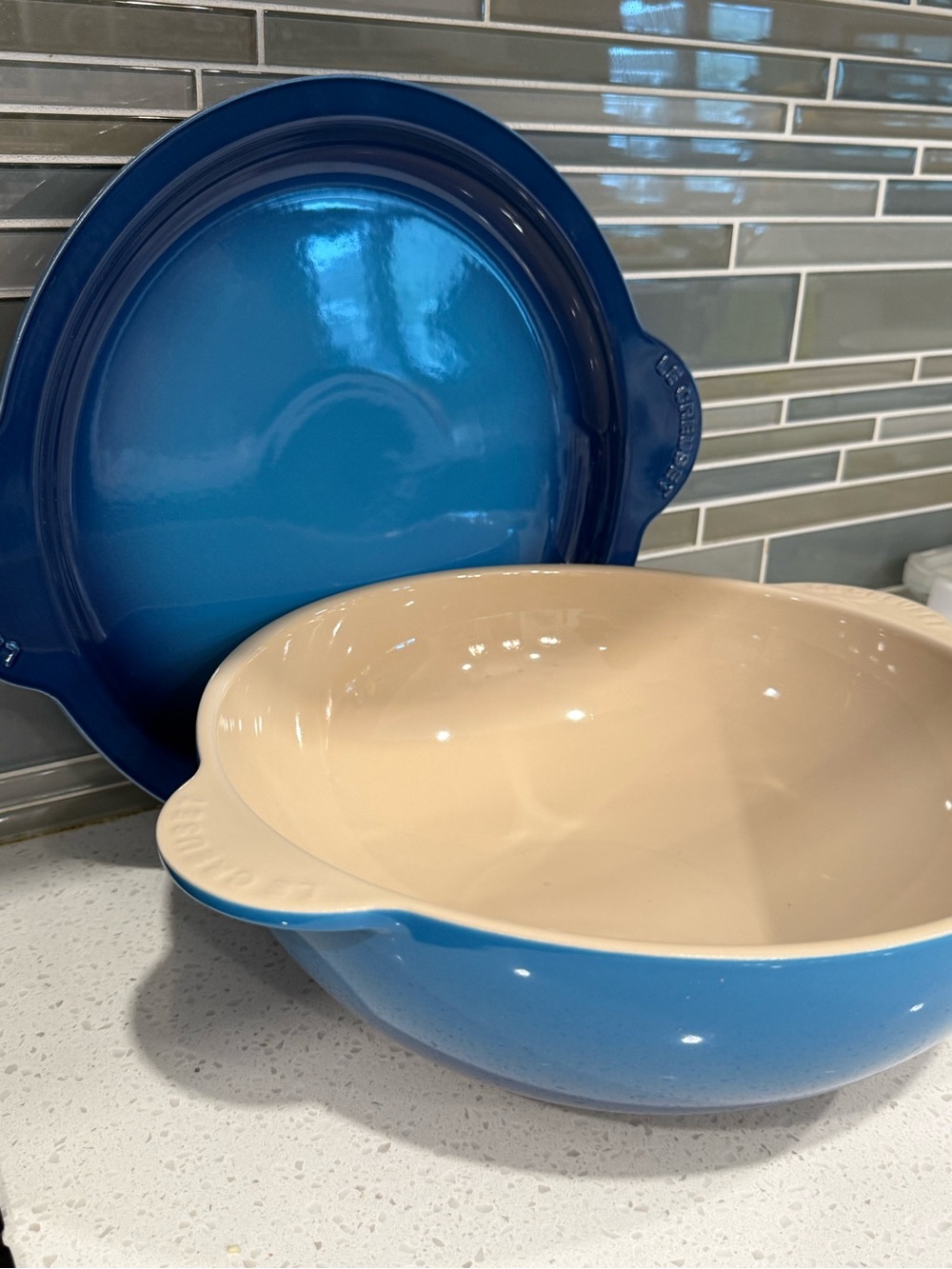 Le Creuset Azure Signature Round Multifunction Baking Dish with Platter Lid - Picture 5 of 12